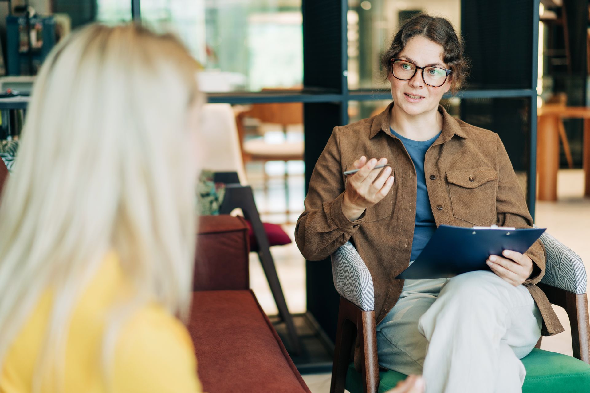 Coaching-Gespräch in entspannter Atmosphäre